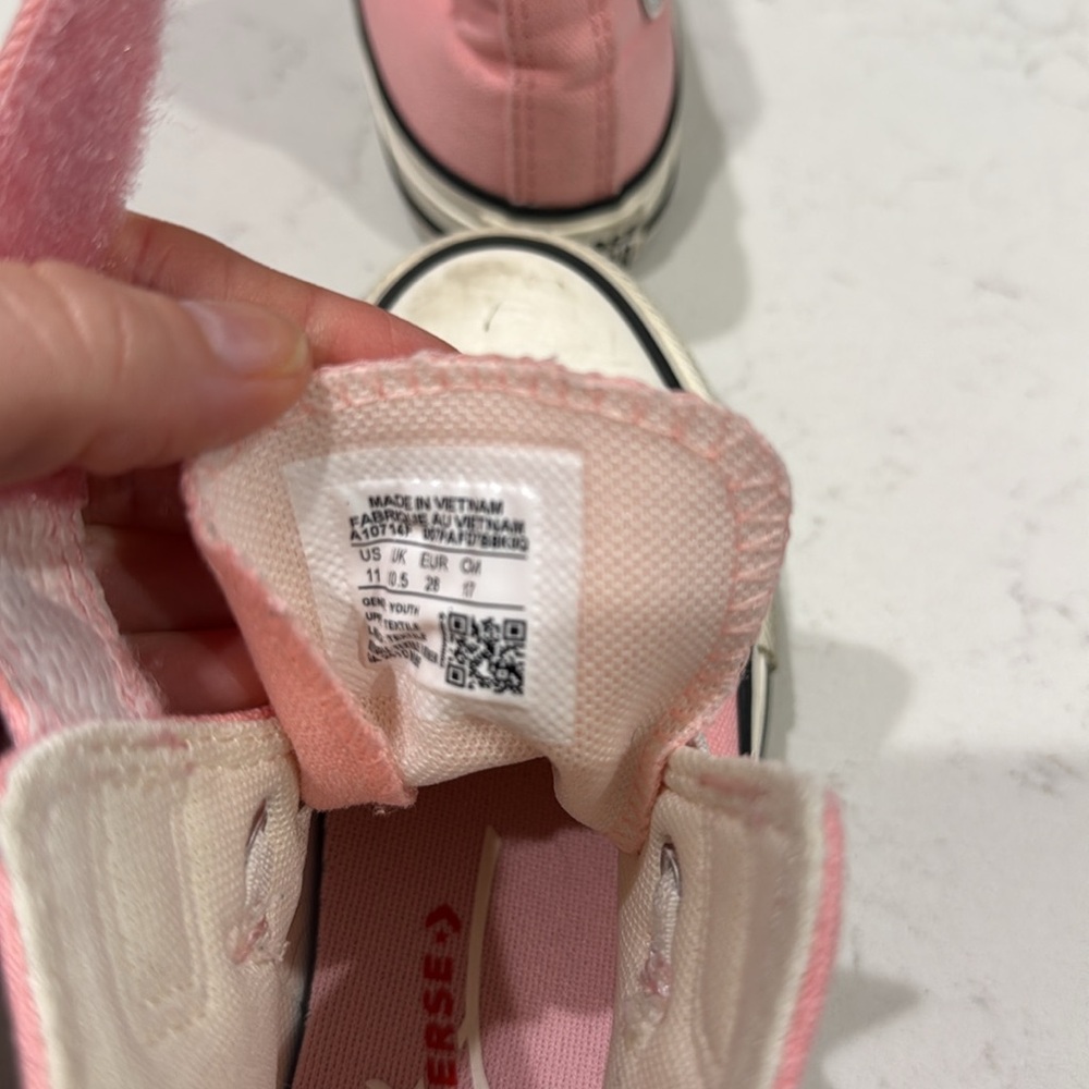 Pink Converse - Picture 9 of 9